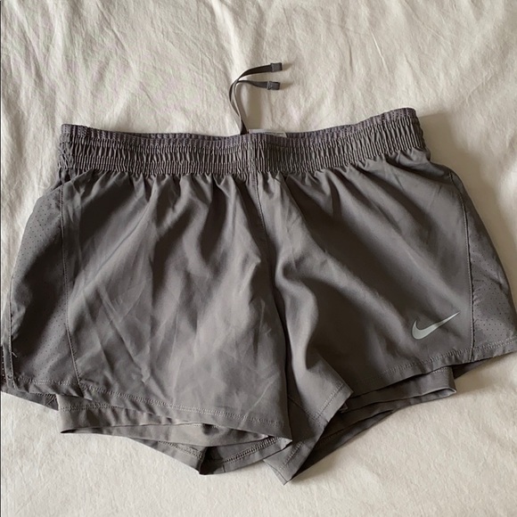 Brand new, never worn Nike shorts, size small. - Picture 1 of 5